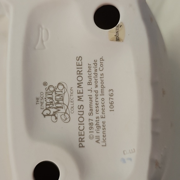 Precious Moments Memories of Our Wedding figurine - Picture 3 of 7